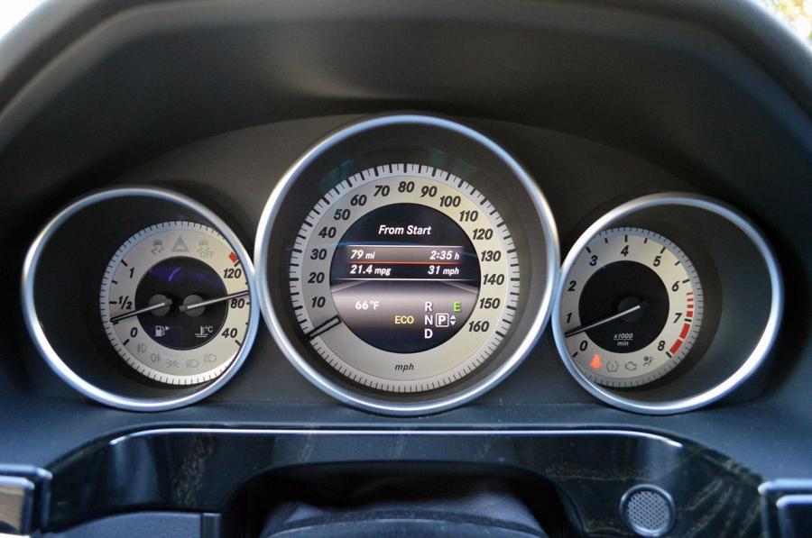  Mercedes-Benz E350 4Matic Sedan 2014 года  (фото 22 из 40)